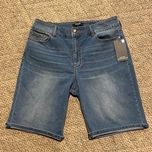 Nine West High Waist Bermuda Jean Shorts Size 14 NWT